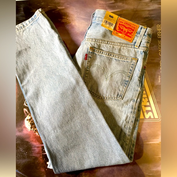 NWT | 30x30 Levi 501’s highwaist mom jeans | tapered ankle | slight distressed - Picture 9 of 10
